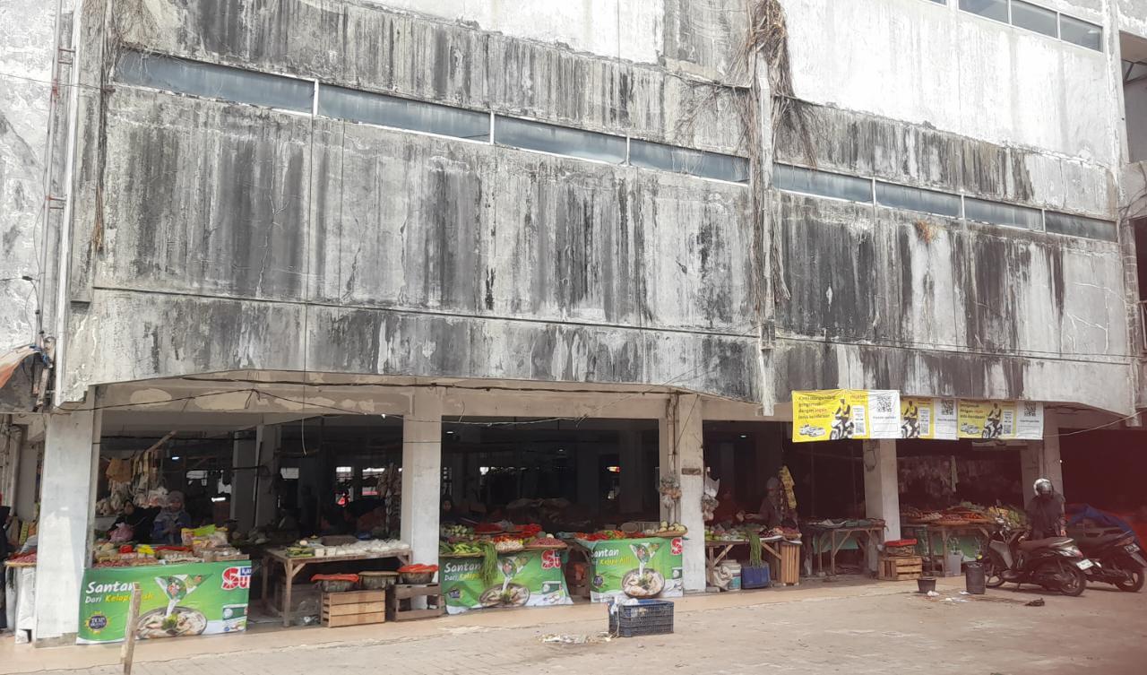 Pedagang Pasar Lama Mengeluh Sepi Pembeli Usai Dipindahkan ke Dalam Gedung