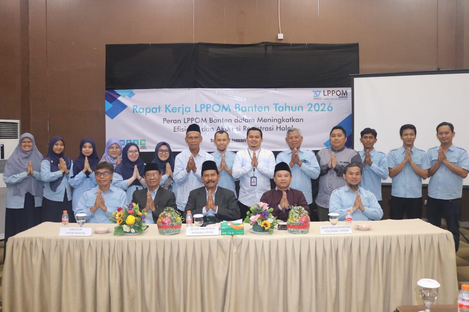 Pengurus-LPPOM-Banten-dan-MUI-Banten-berfoto.jpg