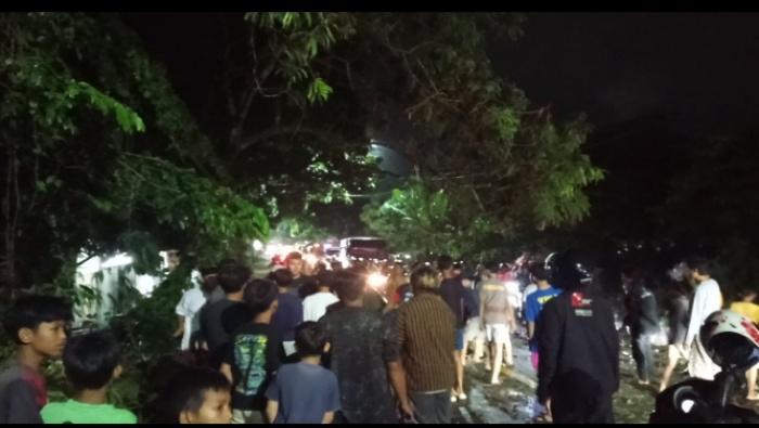 Pohon-Tumbang-rangkasbitung-malam-ini.jpg
