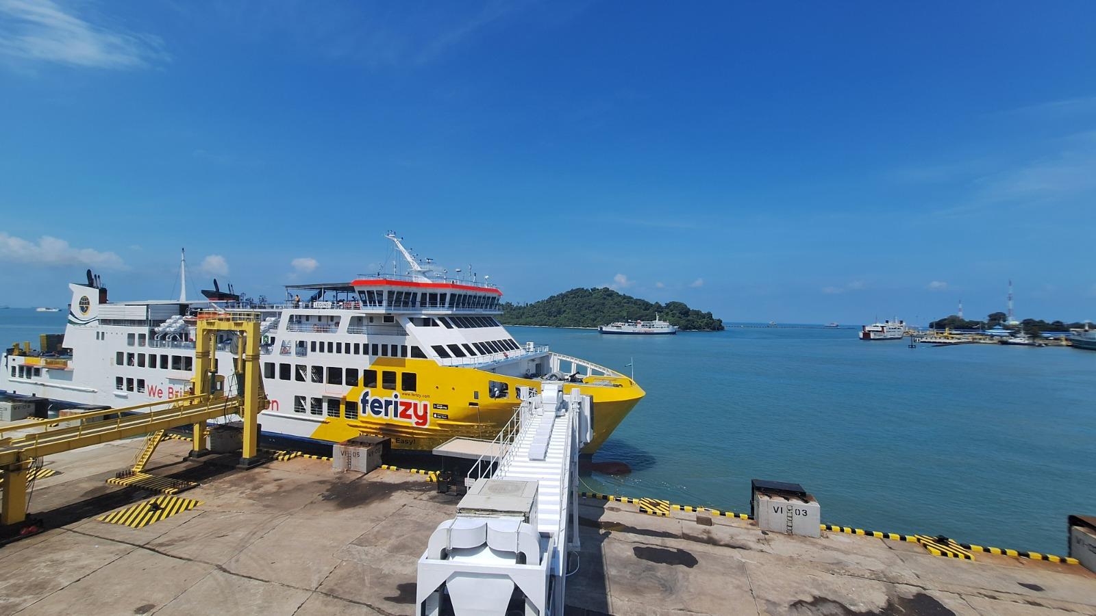 Potret-Kapal-Ferry-meninggalkan-Pelabuhan-E.jpg