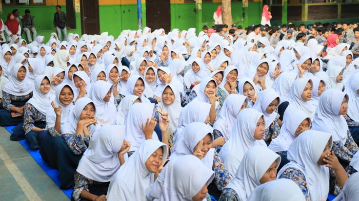 Potret-siswa-SMPN-5-Kota-Serang-pada-acara-tasyakuran.jpg