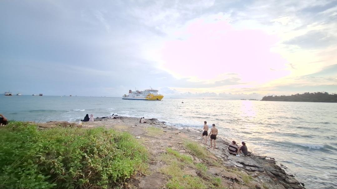 Pulau-merak-kecil-ye.jpg