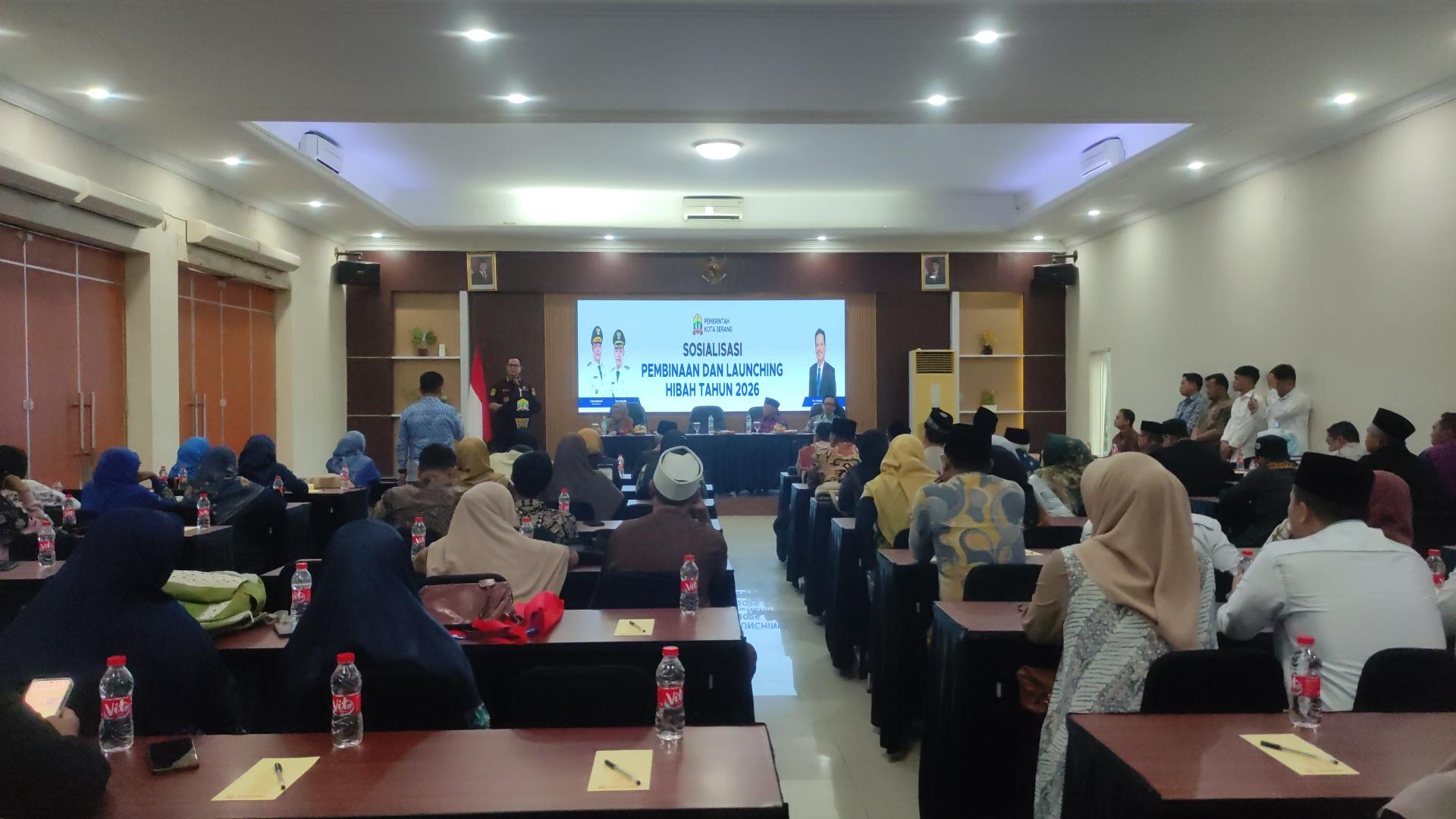 Puluhan-lembaga-kemasyarakatan-di-Kota-Serang-mendapatkan-kucuran-hibah.jpg