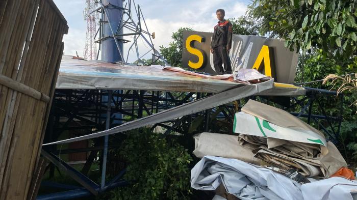 Hancurkan Rumah-Lukai Dua Orang, Warga Minta Reklame Raksasa di Ciputat Tangsel Tak Dibangun Ulang