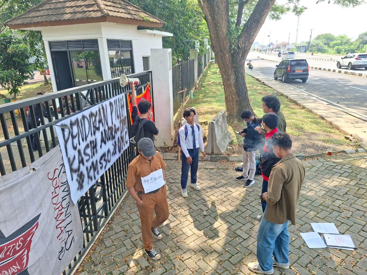 Sejumlah-mahasiswa-yang-tergabung-d.jpg