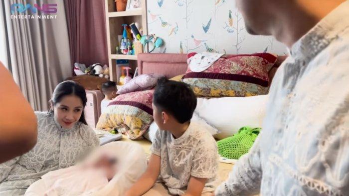 Keluarga Raffi-Nagita Lebarang Bareng Bayi Perempuan Lily, Rafathar dan Rayyanza Sambut Girang