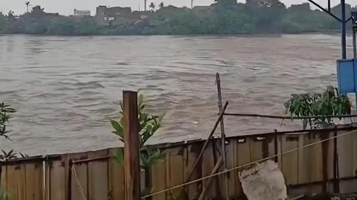 Tangkapan-layar-video-sirine-Pintu-Air-10-Mekarsari-Neglasari-Kota-Tangerang.jpg