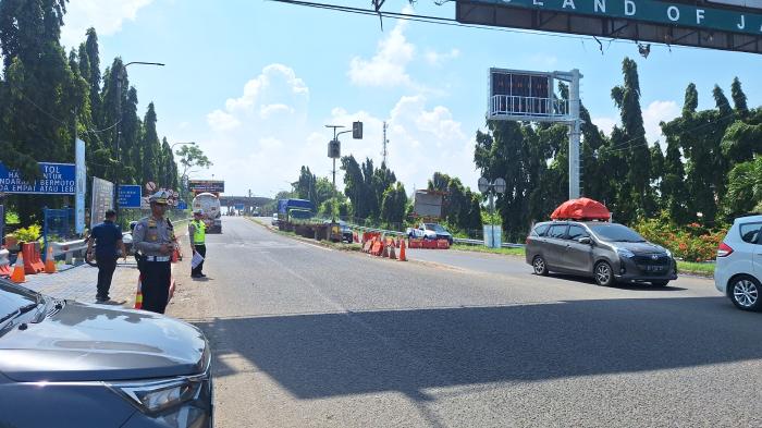 Sempat Terjadi Kepadatan, Arus Lalu Lintas di Exit Tol Merak Kembali Lancar di Hari Libur Natal 2025