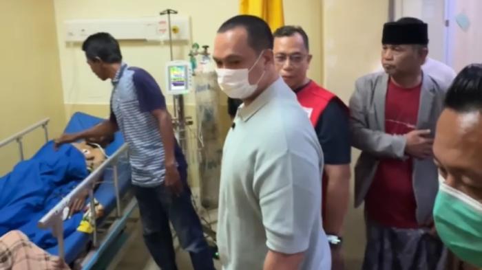 Wali-Kota-Serang-Budi-Rustandi-saat-melihat-kondisi-korban.jpg