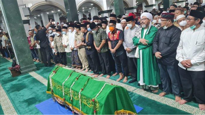 Gubernur dan Wagub Jakarta Kompak Ikut Salat Jenazah Haji Lulung, Ariza: Beliau Tokoh Bersahaja