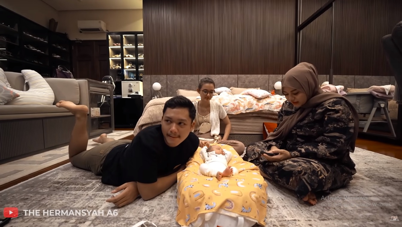 Azriel Temani Sarah Menzel Jenguk Baby Ameena, Aurel Auto Beri Wejangan: Jangan Berantem, Gak Bagus!