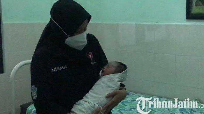 bayi-dibuang-di-masjid-jadi-rebutan-belasan-orang-tua.jpg