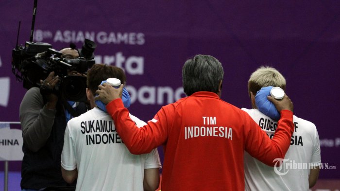 Hasil Indonesia Masters 2022: Gaya Nyentrik Coach Herry, Ajak Minions & Fajar/Rian di Final