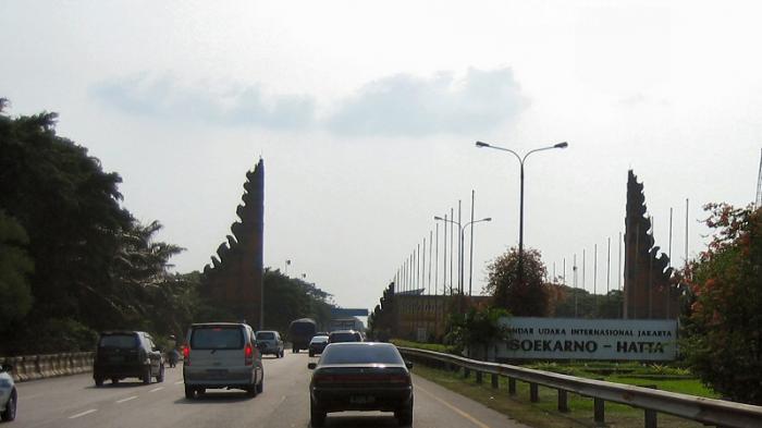ilustrasi-pintu-masuk-menuju-ke-bandara-internasional-soekarno-hatta.jpg