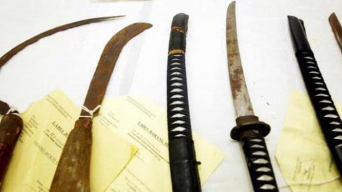 ilustrasi-senjata-tajam.jpg