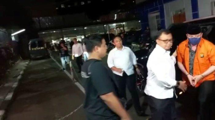 irjen-teddy-minahasa-selaku-tersangka-peredaran-narkoba-digiring-penyidik.jpg