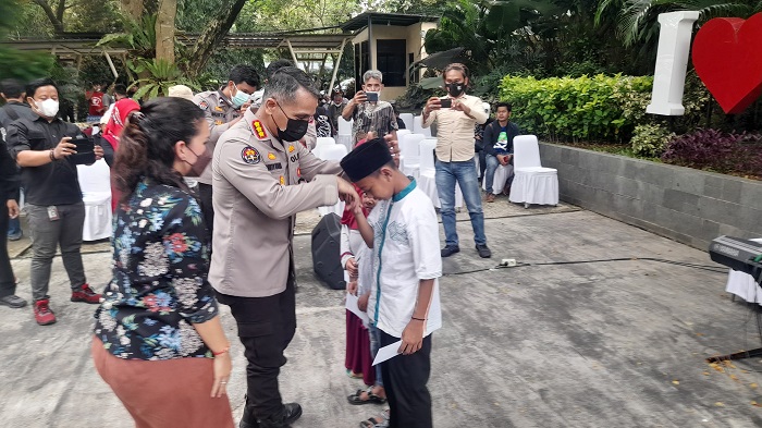 Naik Pangkat Jadi Kombes Pol, Kabid Humas Polda Banten Syukuran Bersama Wartawan dan Anak Yatim