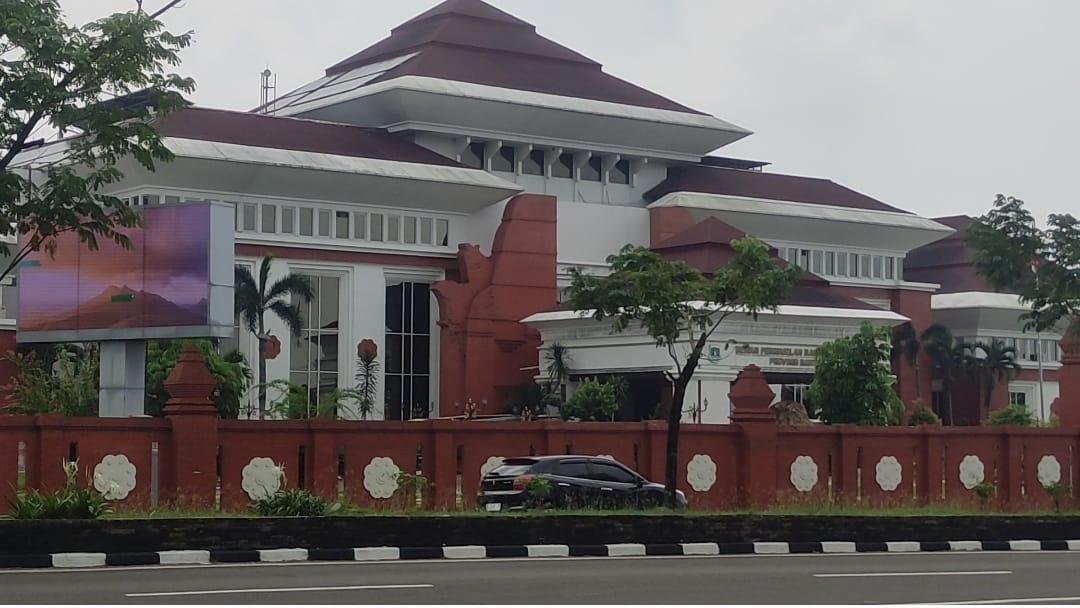 kantor-dprd-banten.jpg