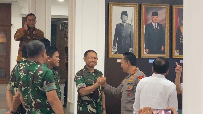 kapolri-sigit-panglima-tni-salam-komando.jpg