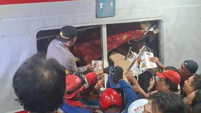 kecelakaan-KRL-bekasi.jpg