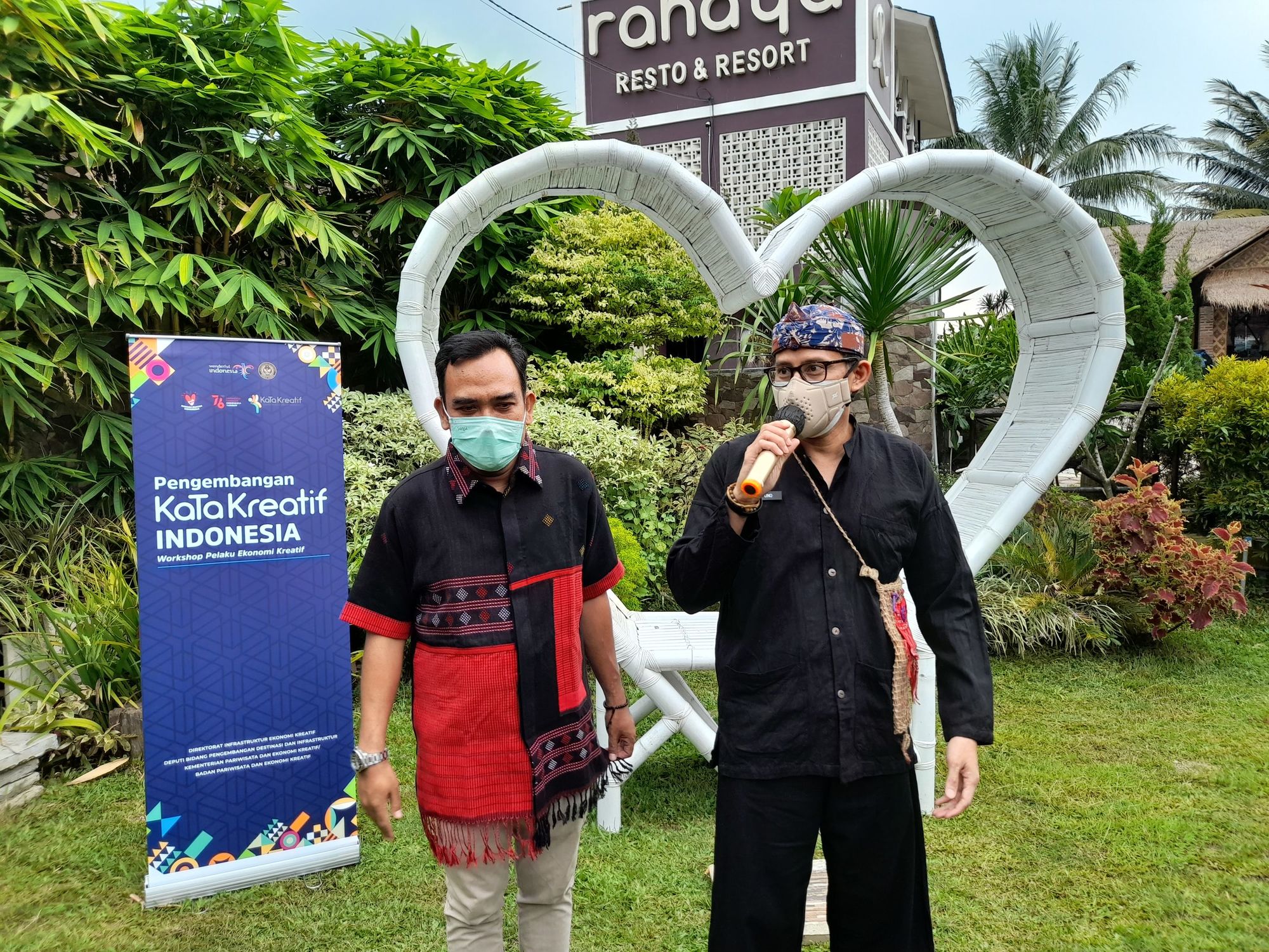 menparekraf-sandiaga-uno-pakai-pakaian-adat-baduy-ke-lebak.jpg