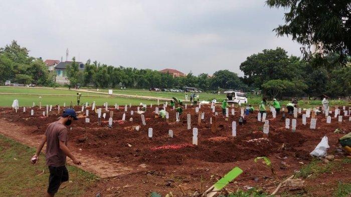 pemakaman-jenazah-dengan-protap-covid-19-di-tpu-bambu-apus.jpg