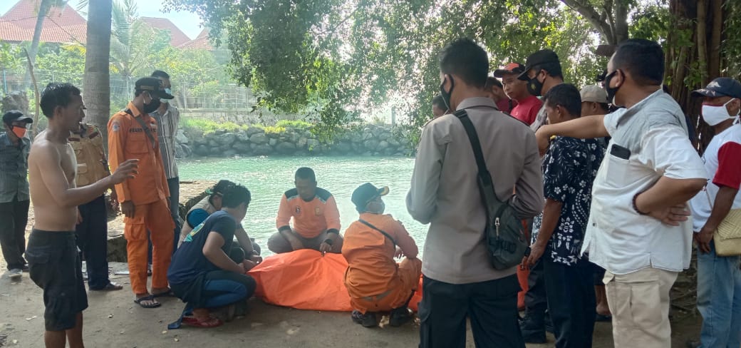 Warga Menemukan Mayat Pria Tanpa Identitas di Anyer, Ciri-cirinya Pakai Baju dan Celana Biru