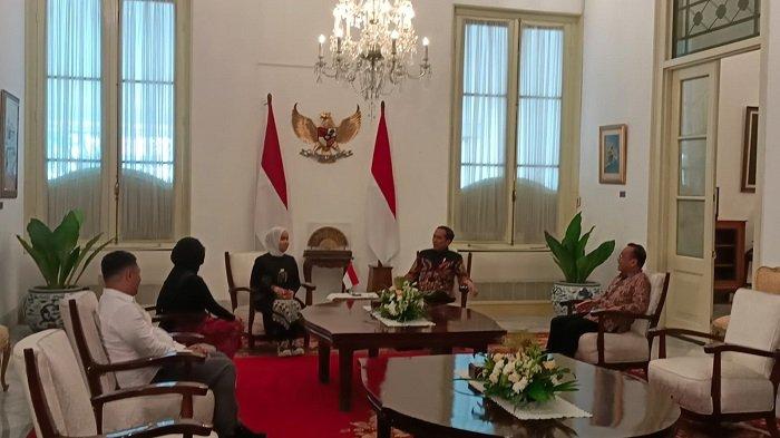 Didampingi Orang Tuanya, Putri Ariani Terharu Diundang Presiden Joko Widodo di Istana Merdeka