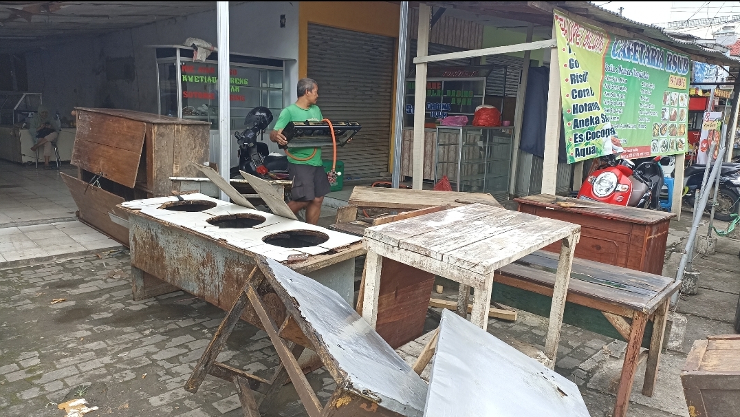 Pedagang Kantin RSDP Serang Keluhkan Lapak Usahanya Dibongkar, Tempat Pengganti Belum Dibangun