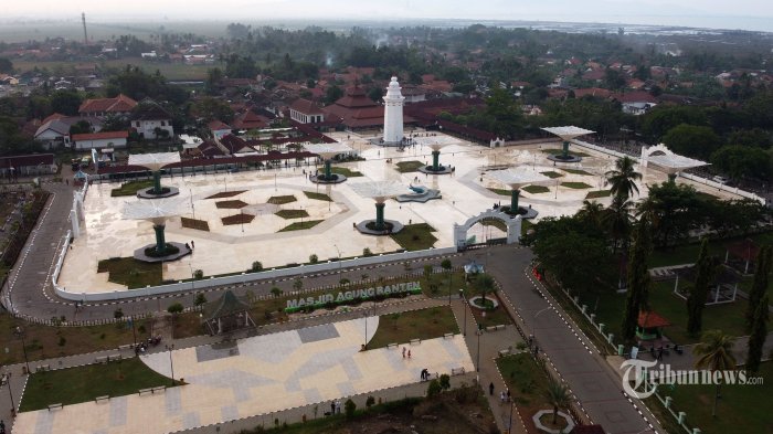 suasana-di-masjid-agung-banten-oktober-2020.jpg