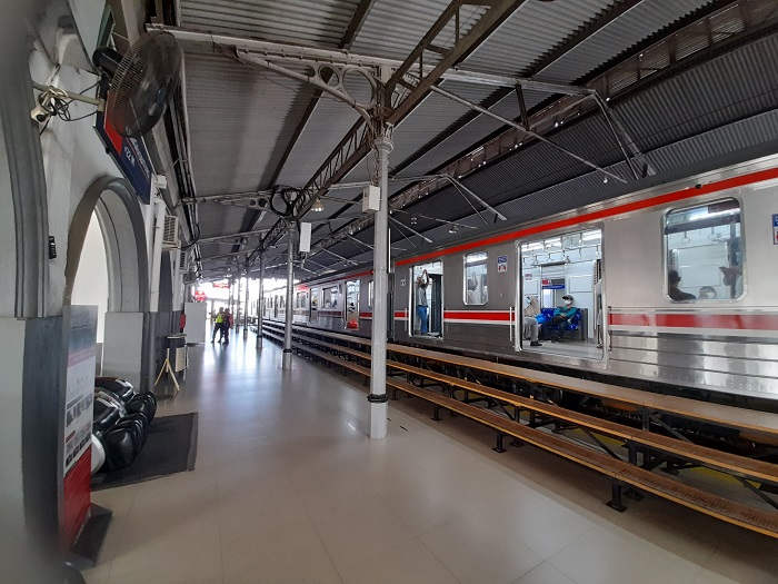 Mulai 5 Juli 2021, Pengguna Commuter Line Wajib Kenakan masker Ganda atau N95