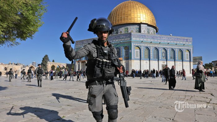 Warga Palestina Minta Bala Bantuan Pakai Speaker Masjid untuk Lindungi Al-Aqsa, Khawatir Kena Granat