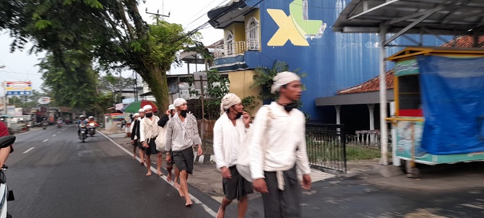 warga-suku-baduy-dalam-jalan-kaki-dari-lebak-ke-kota-serang.jpg