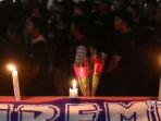 1000-lilin-untuk-tragedi-kanjuruhan.jpg
