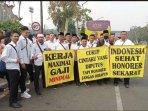 Aksi-unjuk-rasa-honorer-di-Banten.jpg