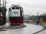 Banjir-di-Semarang-membuatperjalanan-kereta-api-terganggu.jpg