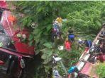 Bus-terguling-di-Tegal-Jateng.jpg
