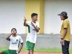 Coach-Hariyadi-melatih-pemain-Persic-Cilegon.jpg