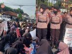 Demo-di-Mapolda-Banten-demo-di-Polda-Banten.jpg