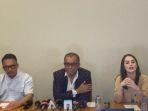 Faisal-Harris-Pietter-Ell-dan-Jennifer-Dunn-kiri-ke-kanan-dalam-jumpa-pers.jpg