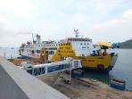Ilustrasi-Kapal-Ferry-di-Pelabuhan-Merak-Bakauheni.jpg