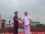 Jenderal-Andika-Perkasa-menyerakan-jabatan-Panglima-TNI-kepada-Laksamana-Yudo-Margono.jpg
