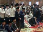 Jusuf-Kalla-dan-Wakil-Presiden-Maruf-Amin-melaksanakan-salat-Idul-Fitri.jpg