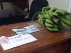 Kantor-BNN-Kota-Tasikmalaya-dikirimi-lembaran-uang-mainan-serta-satu-tandan-pisang-mentah.jpg