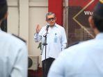 Kepala-Divisi-Keimigrasian-Kanwil-Kemenkumham-Banten-Ujo-Sujoto-saat-memimpin-apel-pagi.jpg