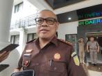 Kepala-Kejari-Serang-IG-Punia-Atmaja-NR-saat-diwawan.jpg