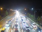 Macet-di-tol-merak.jpg