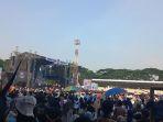 Massa-membludak-memadati-lapangan-Stadion-Maulana-Yusuf-Kota-Serang.jpg