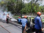 Mobil-Grand-Livina-terbakar-di-Tol-Tangerang-Merak.jpg