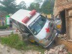 Mobil-ambulans-nabrak.jpg